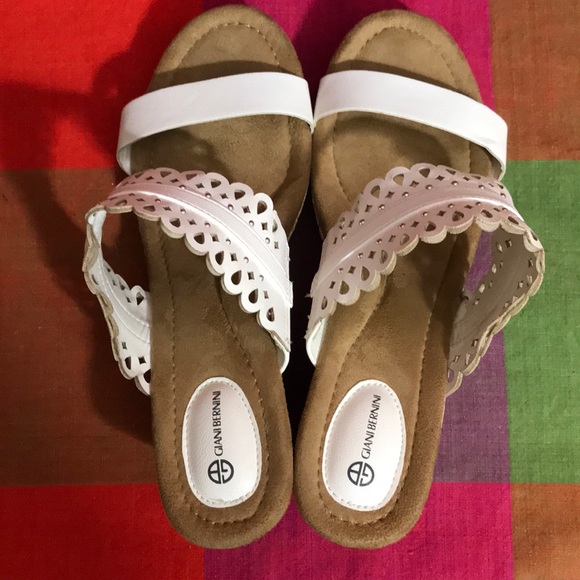 Giani Bernini Wedges - Picture 5 of 7